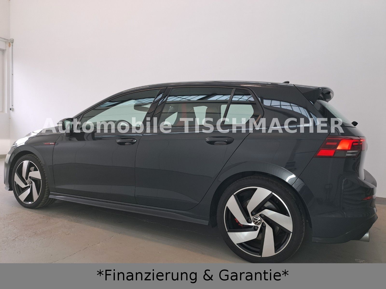 Volkswagen Golf VIII DSG - Samsaru's Car Outlet