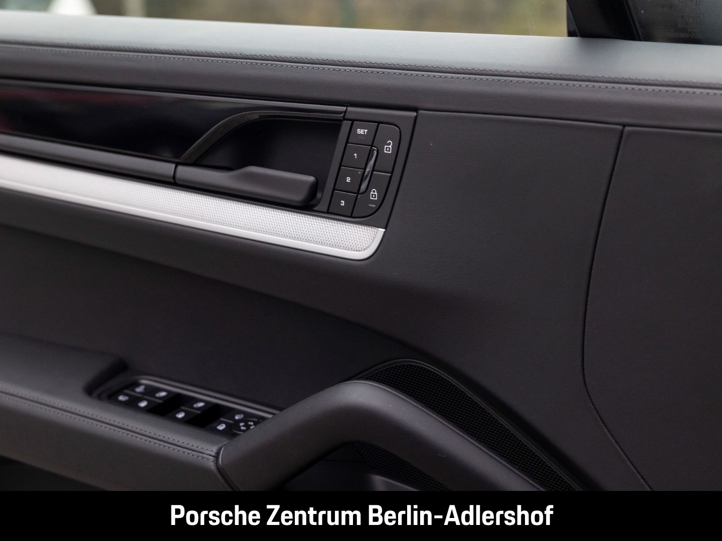 Porsche Cayenne E-Hybrid Sportabgasanlage BOSE 22-Zoll