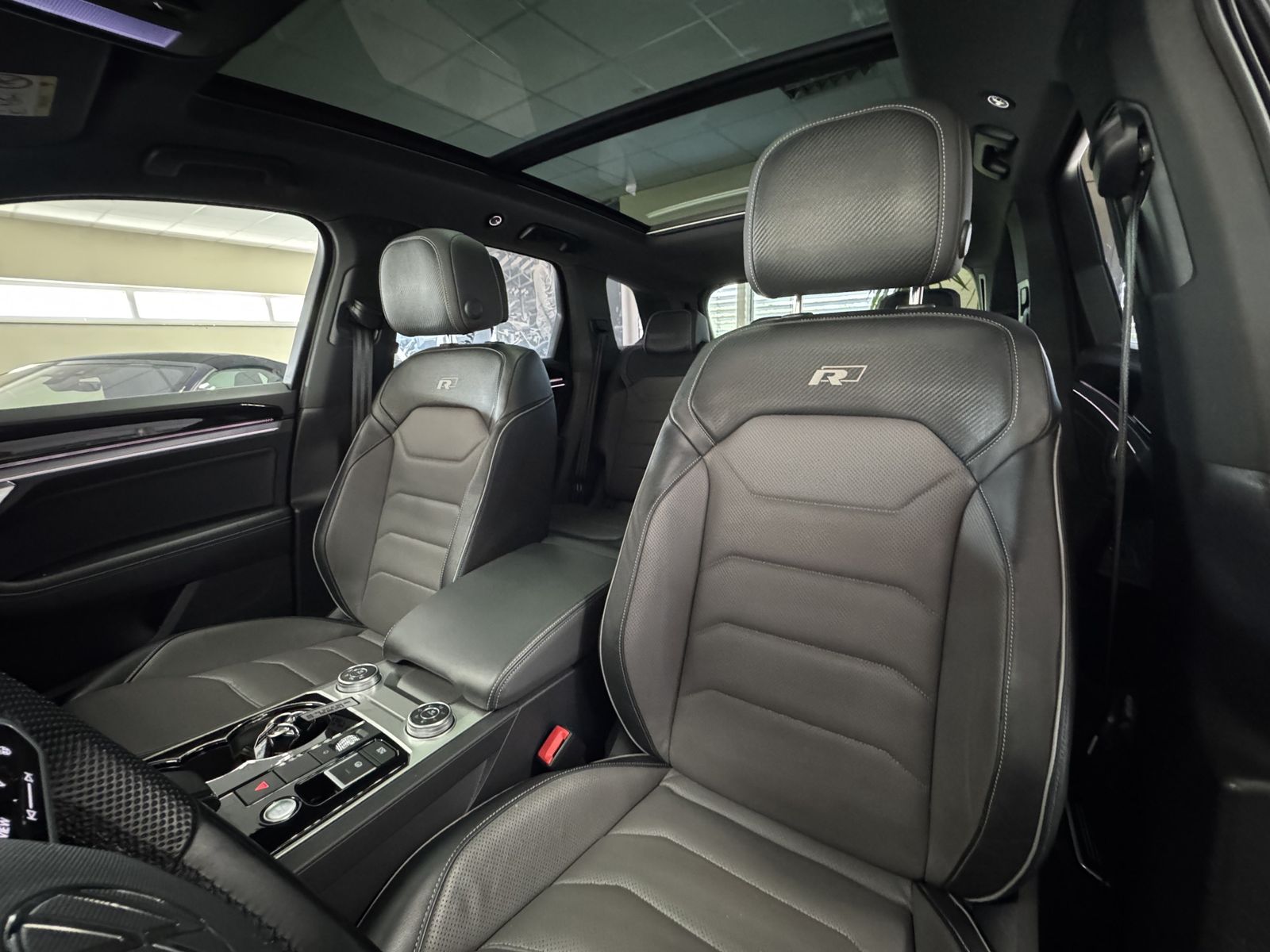 Volkswagen Touareg R-Line 4Motion - Samsaru's Car Outlet