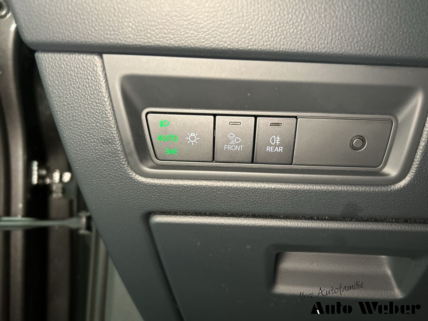 Volkswagen Touareg V6 4Motion R-Line - Samsaru's Car Outlet