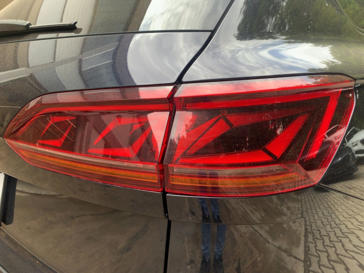 Volkswagen Touareg 3.0 TDI 4M R-LINE - Samsaru's Car Outlet
