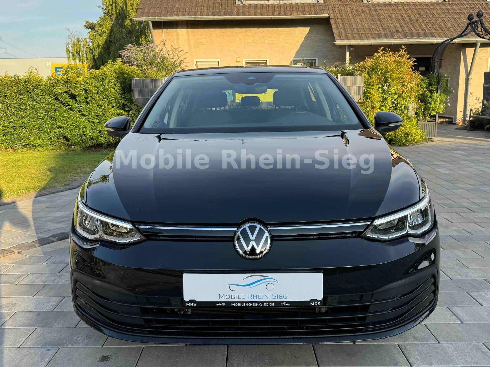 Volkswagen Golf 8 2.0 TDI Life - Samsaru's Car Outlet