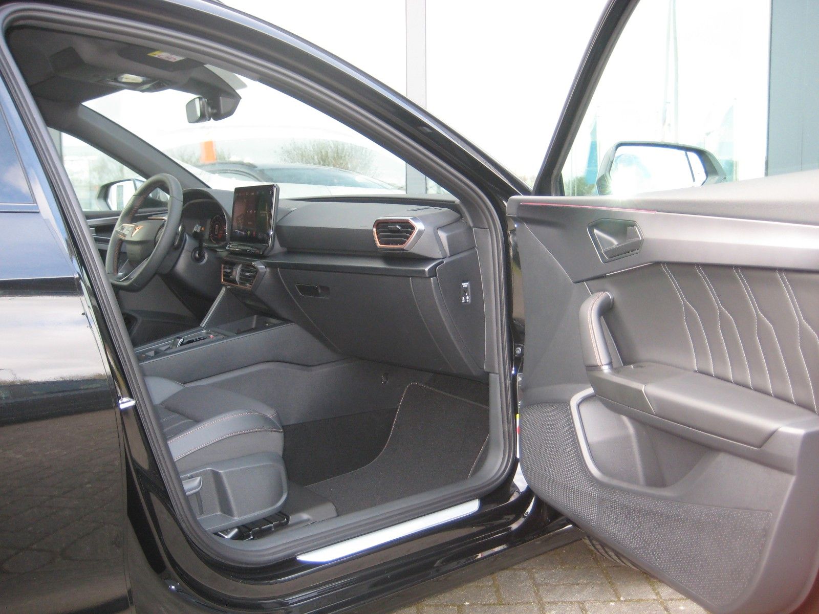 Cupra Leon Sportstourer 1.5 eTSI 110kW - Samsaru's Car Outlet