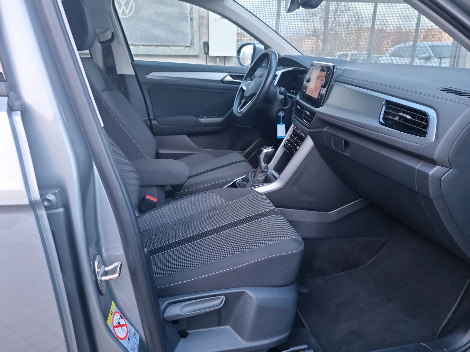Volkswagen T-Roc 1.5 TSI DSG Life - Samsaru's Car Outlet