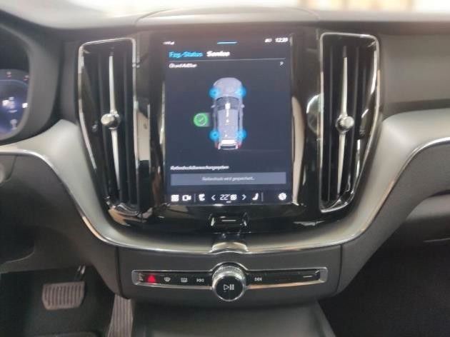 Volvo XC60 B4 Core - Samsaru's Car Outlet
