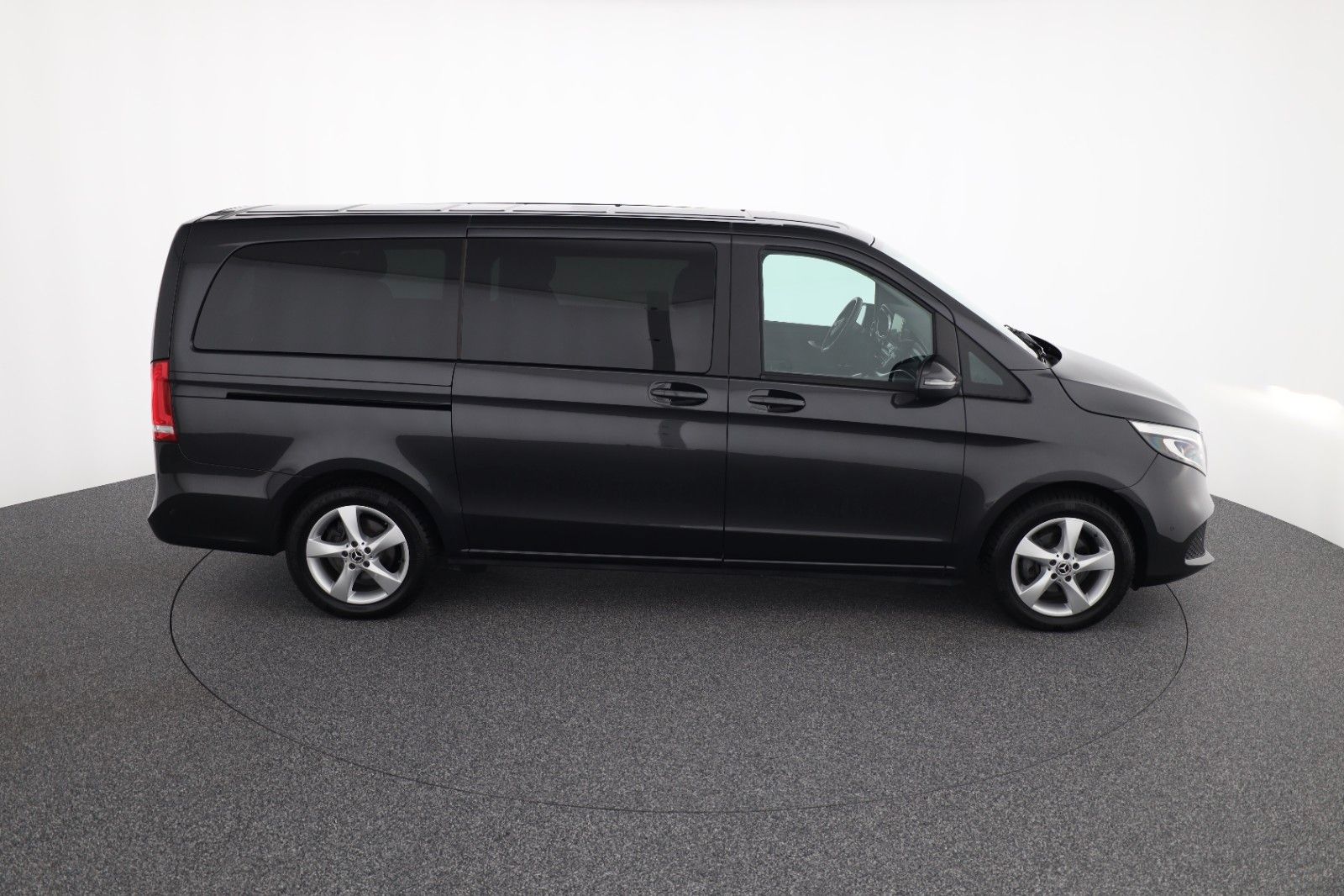 Mercedes-Benz V 220d lang - Samsaru's Car Outlet