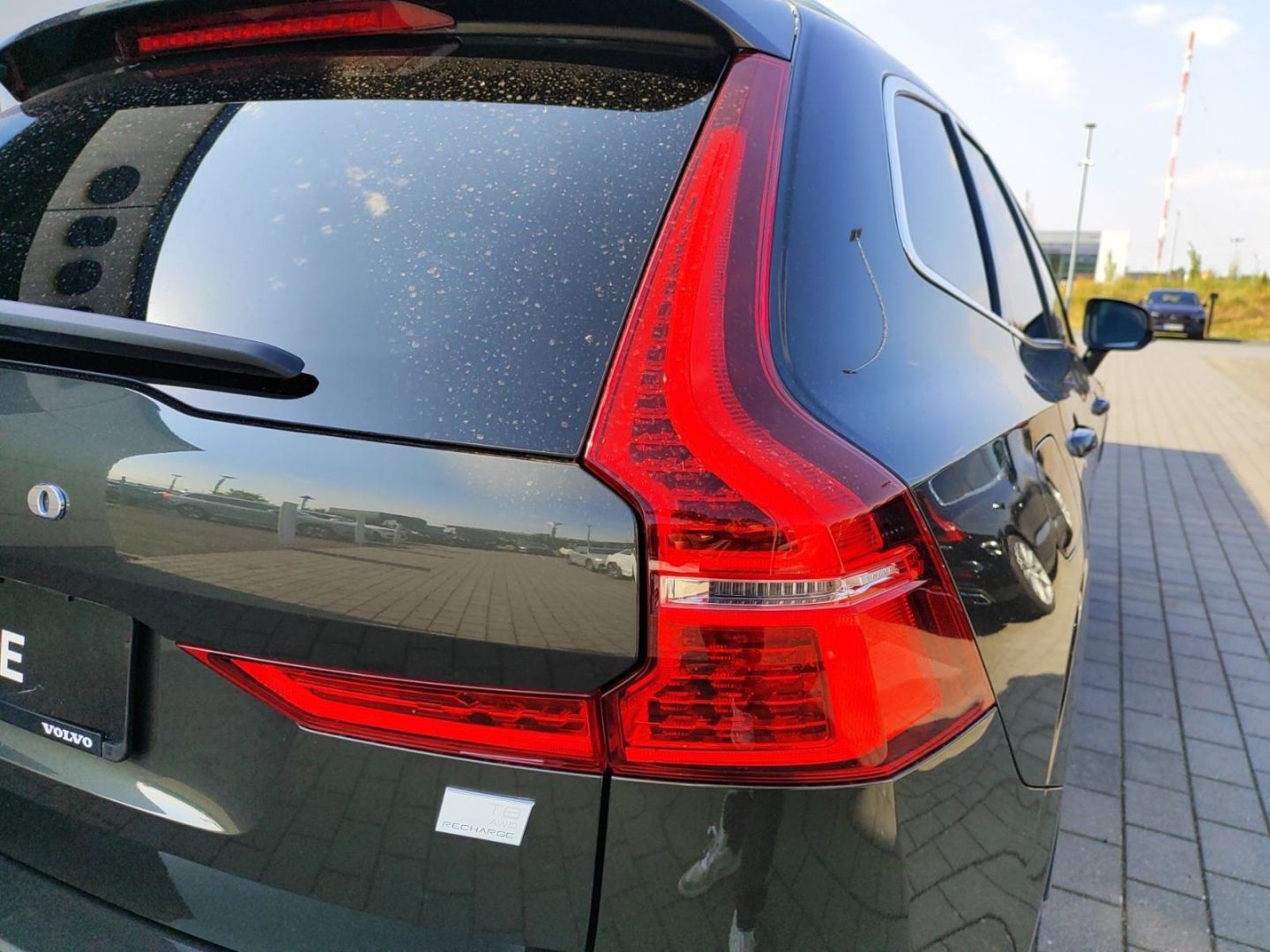 Volvo XC60 T8 Inscription Recharge Plug-In Hybrid AWD - Samsaru's Car Outlet
