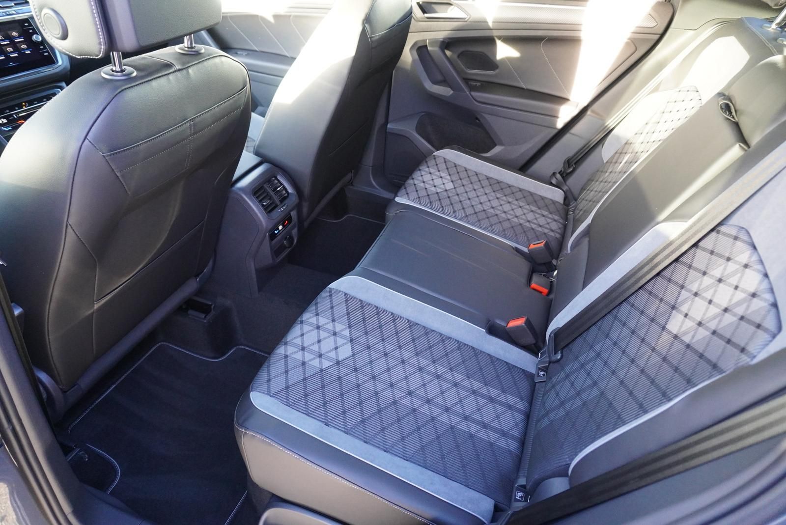 Volkswagen Tiguan 1.5 TSI DSG R-LINE - Samsaru's Car Outlet