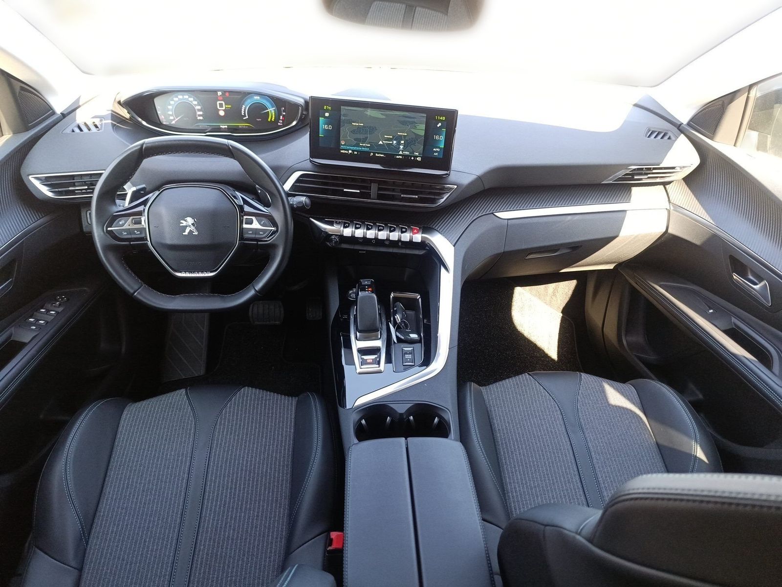 Peugeot 3008 Hybrid 225 (Plug-In) e-EAT8 Allure Navi