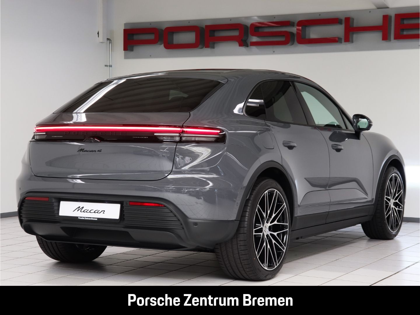 Porsche Macan Electric 4 Bose Matrix LED Panorama 22 Zol