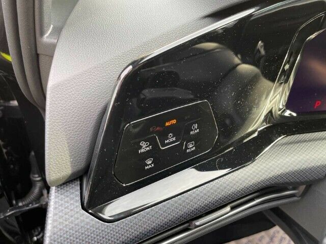Volkswagen Golf VIII United 1.5 eTSi DSG - Samsaru's Car Outlet