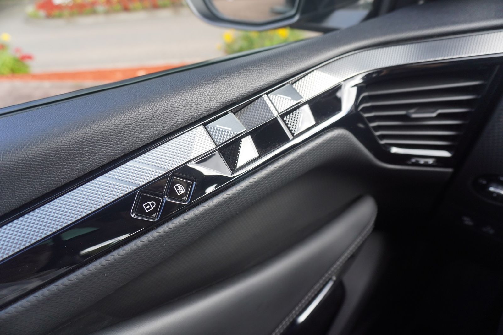 DS Automobiles DS4 PureTech130 Aut. Matrix ACC Navi 360° Pano