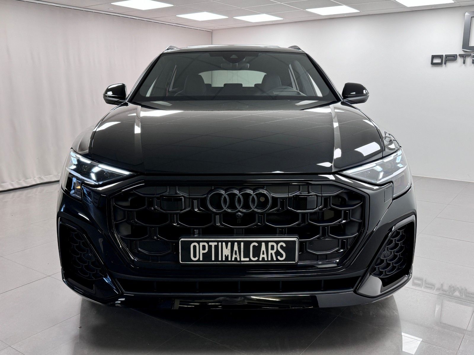 Audi Q8 50 TDi Q S-LINE Black - Samsaru's Car Outlet