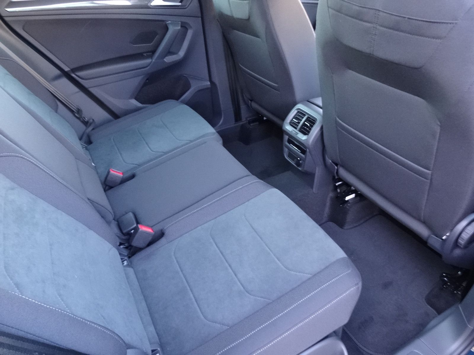 Volkswagen Tiguan 1.5 TSI OPF DSG Elegance - Samsaru's Car Outlet