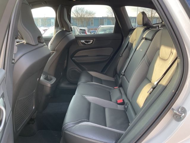 Volvo XC60 B4 Plus Dark 2WD ACC PANO Standhz Allwetter