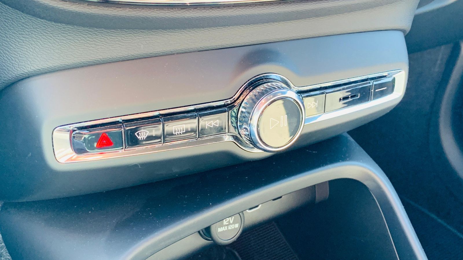 Volvo XC40 B3 Plus Dark AHK Pano ACC Pilot Navi 360°