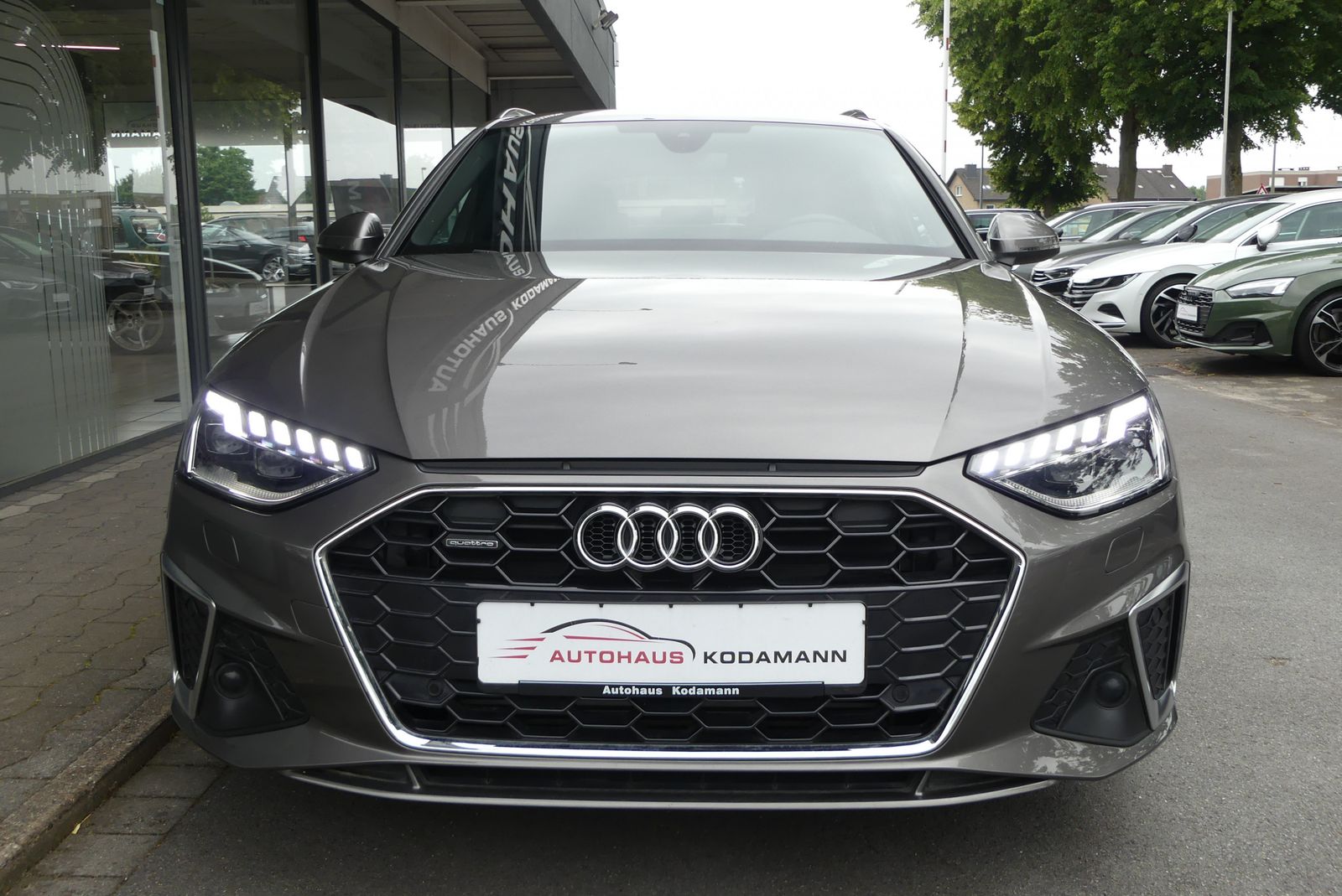 Audi A4 40 TFSI quattro S-Line - Samsaru's Car Outlet