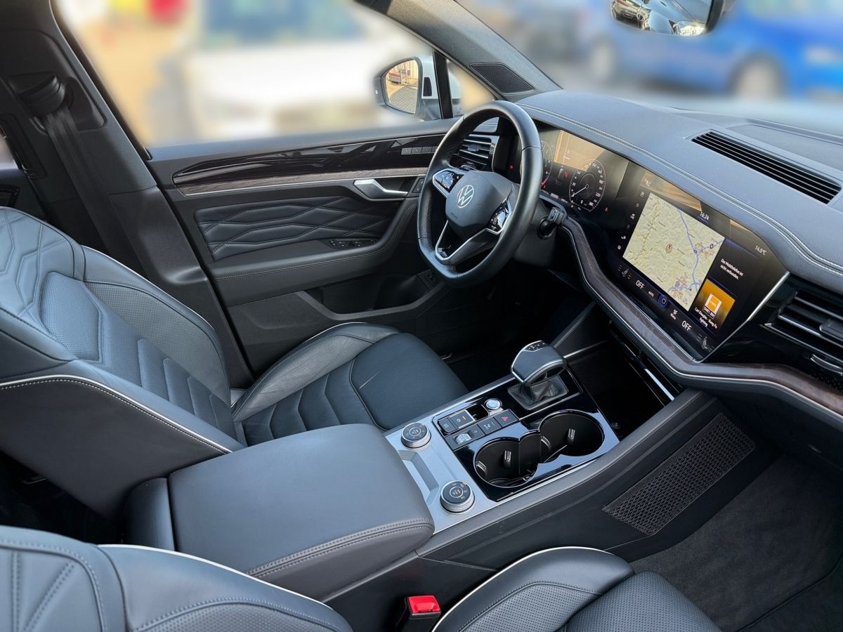 Volkswagen Touareg Atmosphere - Samsaru's Car Outlet