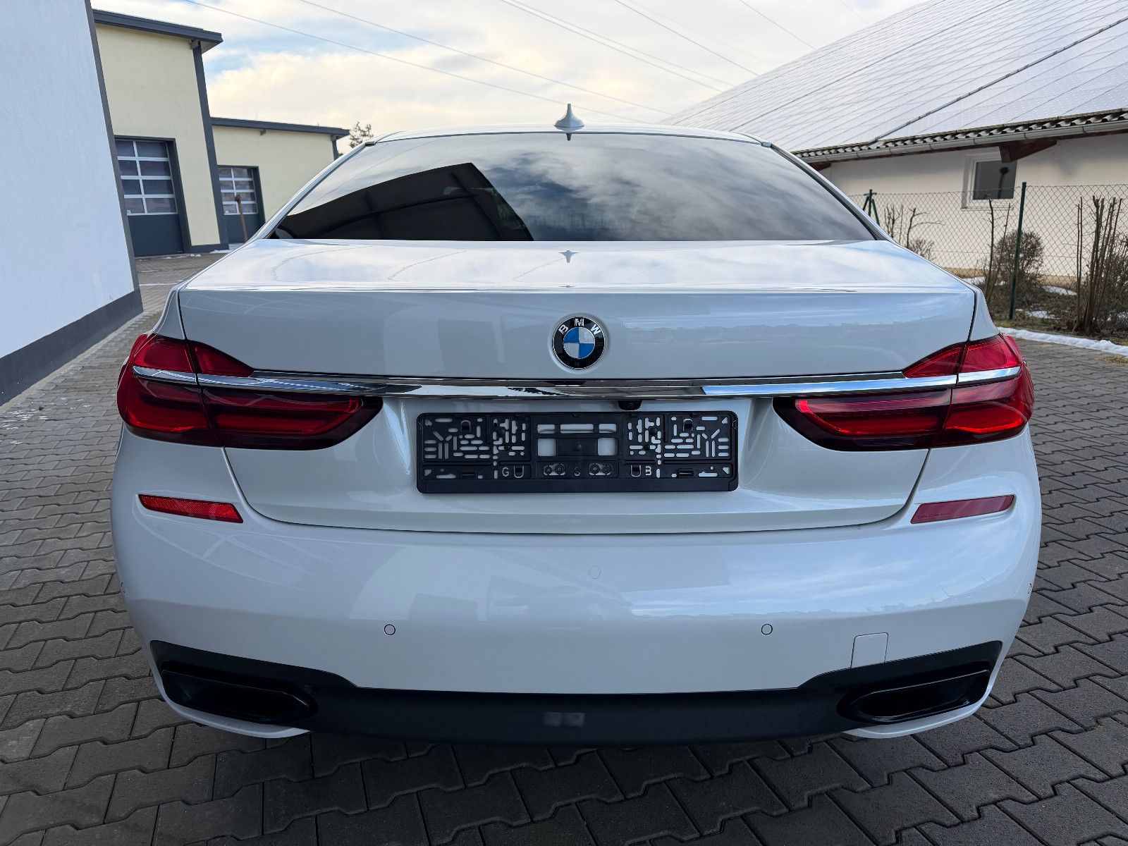 BMW 750ixDrive M-SPORT/MASSAGE/AHK/NIGHTV./LASER/H&K
