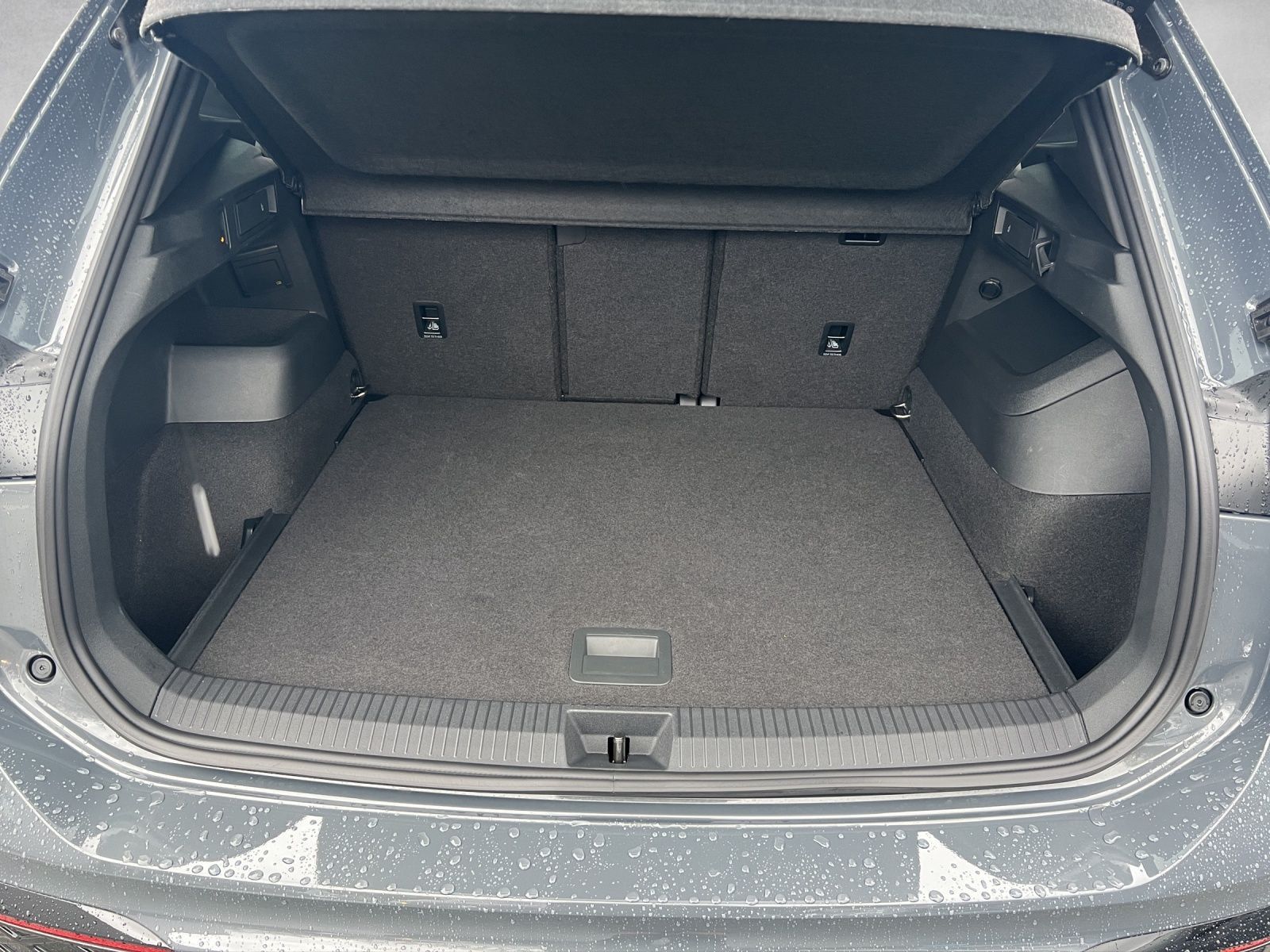 Volkswagen Tiguan R-Line 2.0 TDI DSG 4M AHK*Navi**Pano*Blac