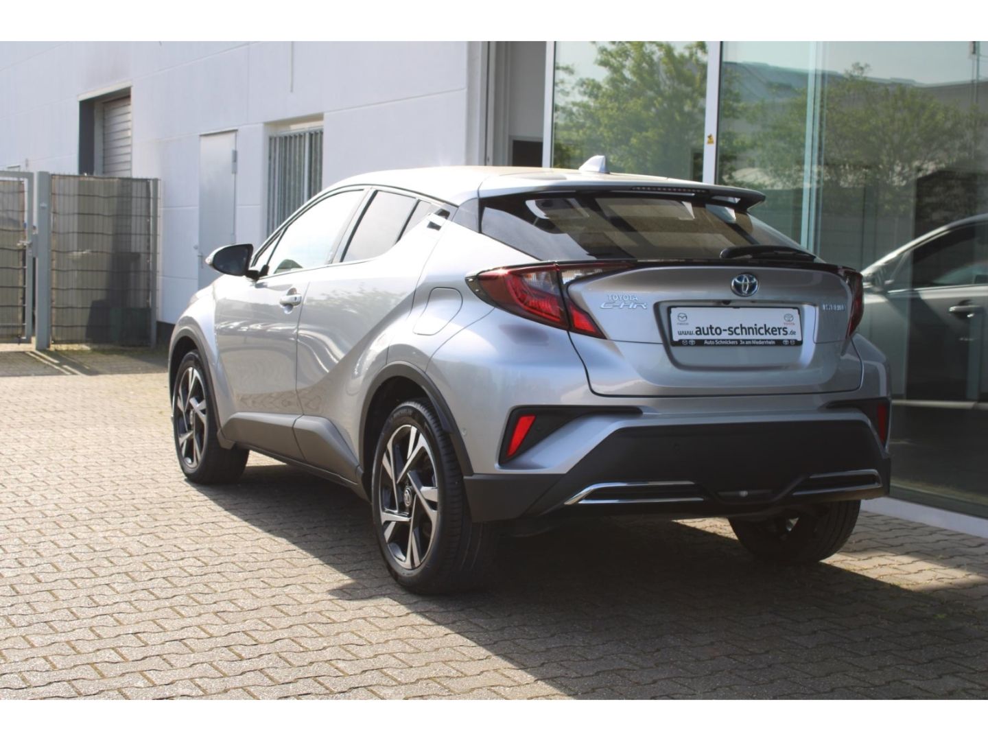 Toyota C-HR Hybrid - Samsaru's Car Outlet