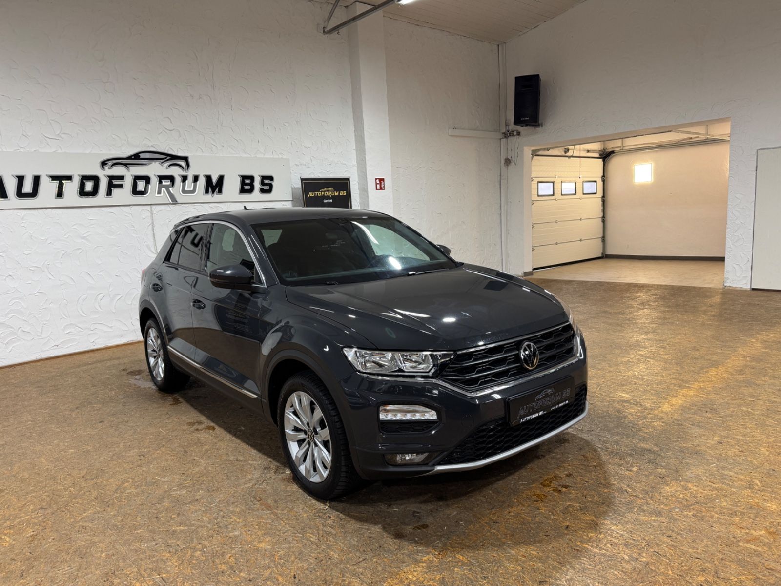 Volkswagen T-Roc Sport 1.5TSI DSG - Samsaru's Car Outlet