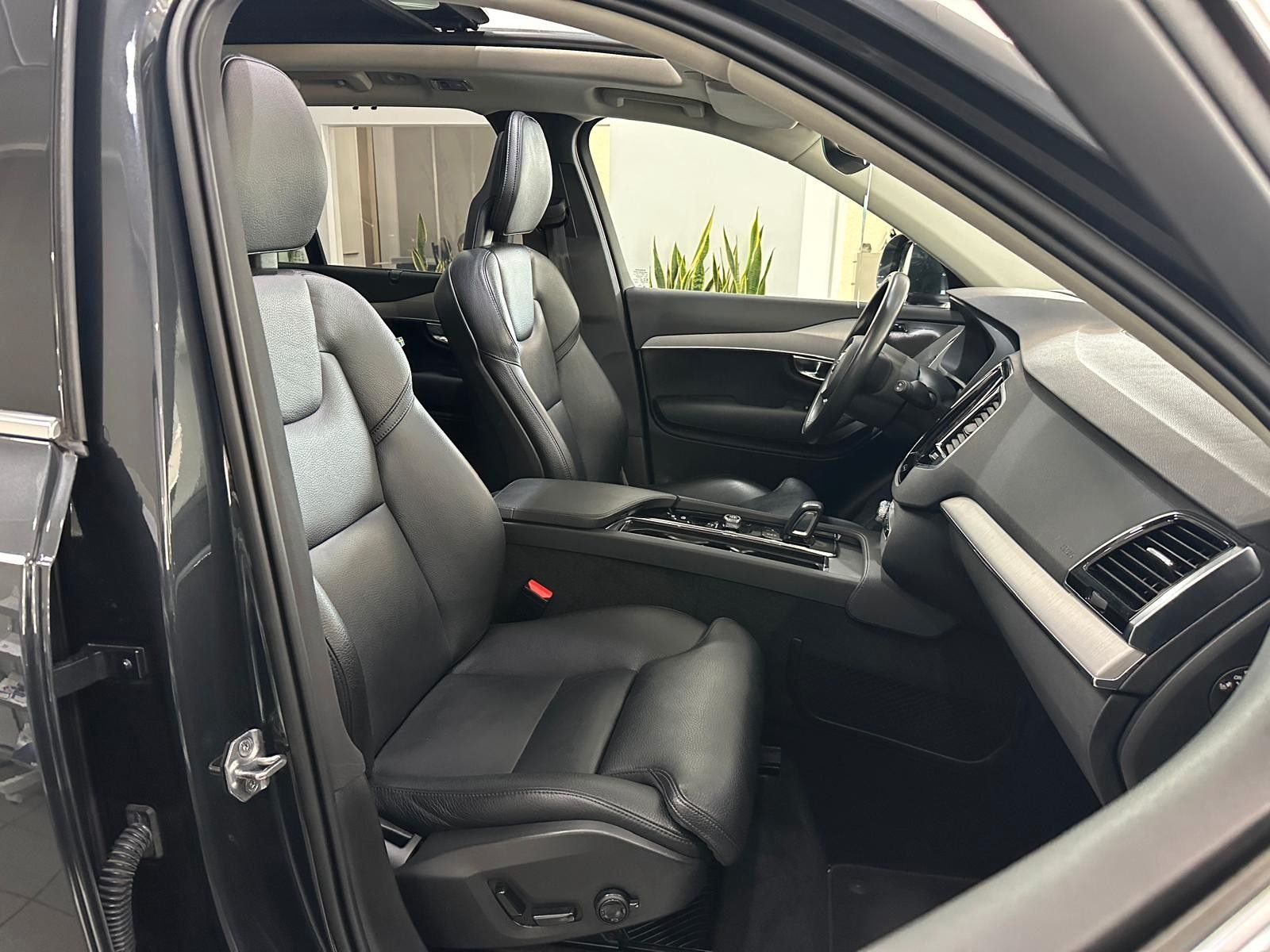 Volvo XC90 T8 Plug-In Hybrid - Samsaru's Car Outlet