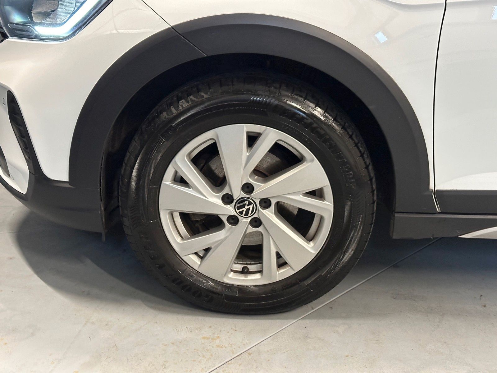 Volkswagen Taigo 1.0 TSI Life - Samsaru's Car Outlet