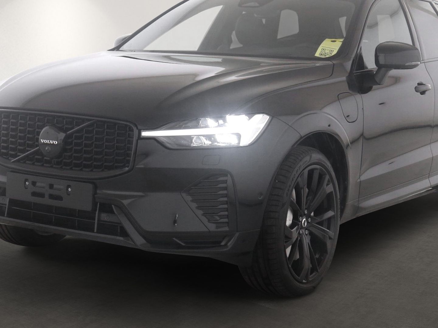 Volvo XC60 T8 Plus Black Edition Plug-In Hybrid AWD - Samsaru's Car Outlet