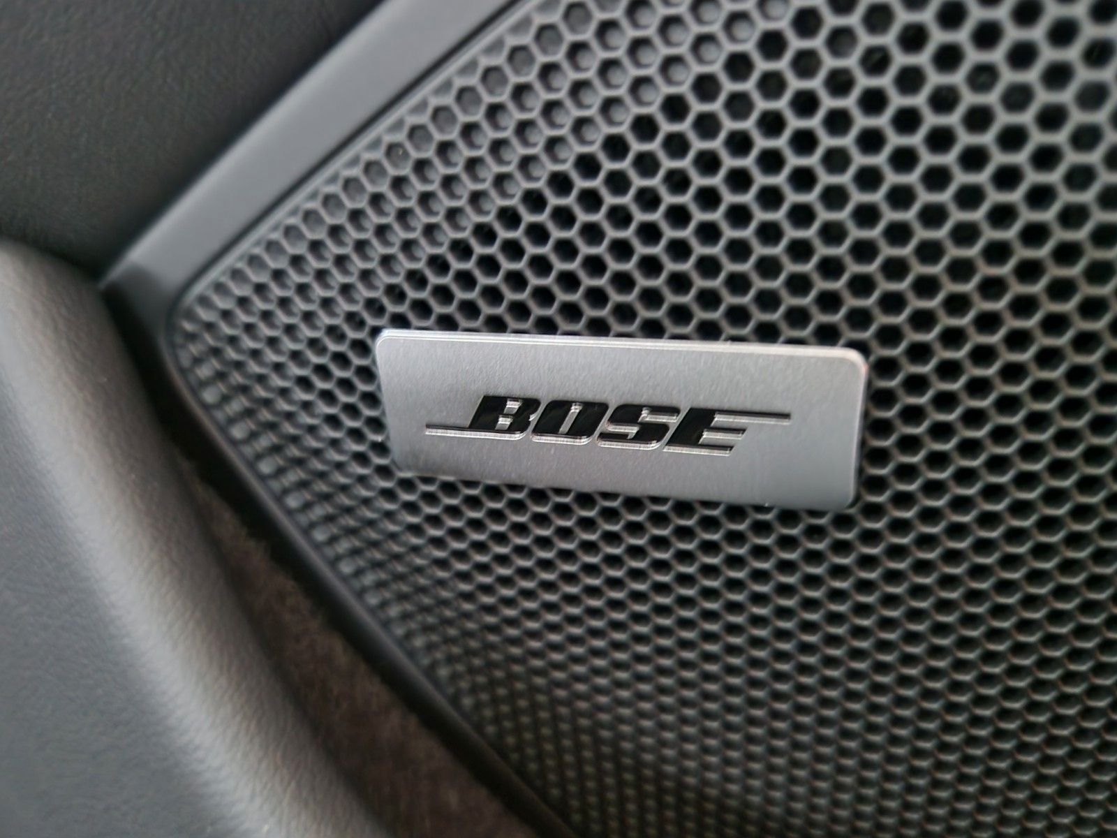 Porsche 992.2 911 Carrera 4 GTS T-Hybrid Cabriolet