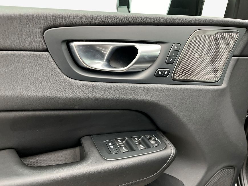 Volvo XC60 B4 AWD Plus-Dark Aut PilotAssist BLIS Leder