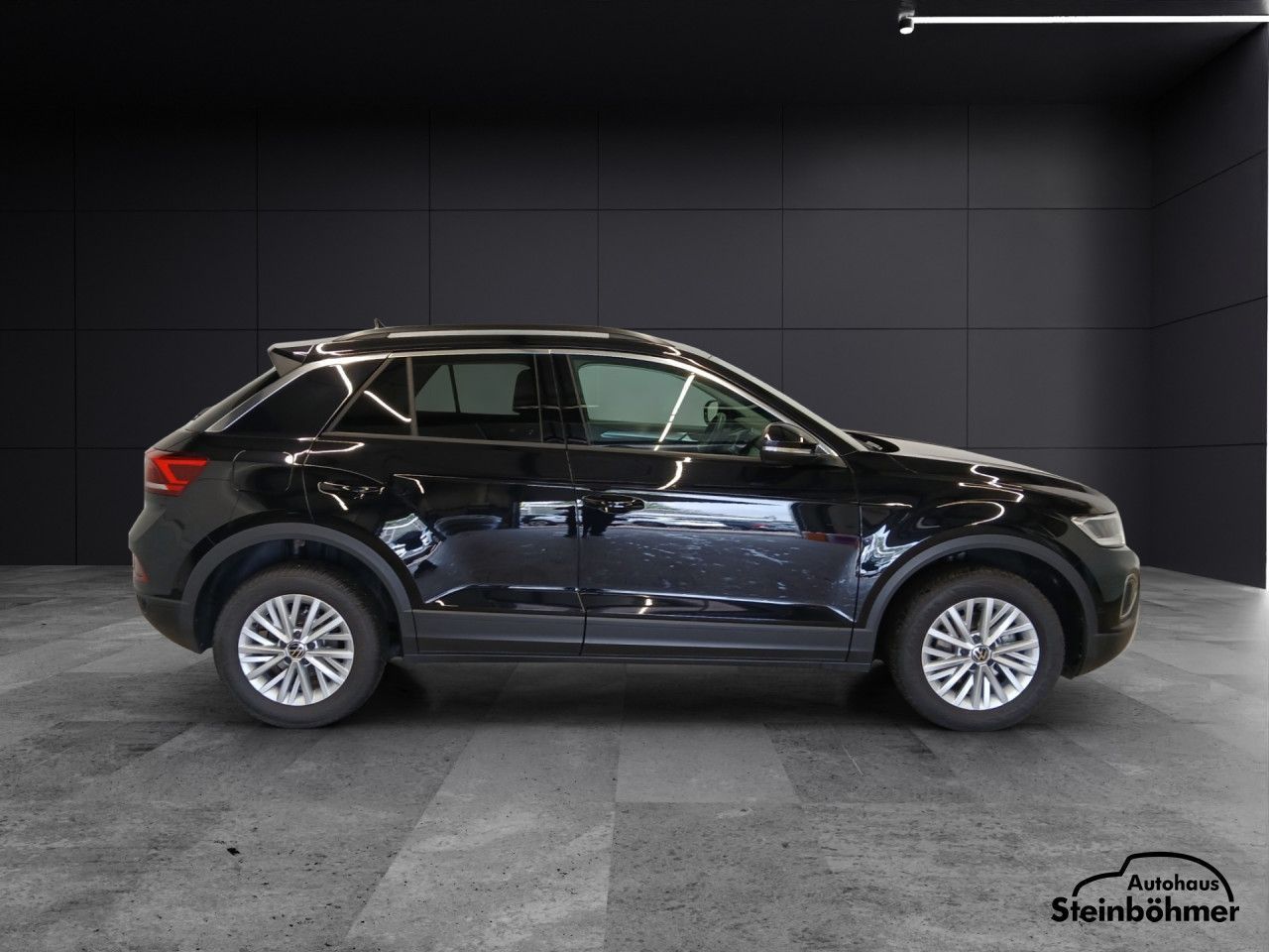 Volkswagen T-ROC Life 1.5TSI DSG - Samsaru's Car Outlet
