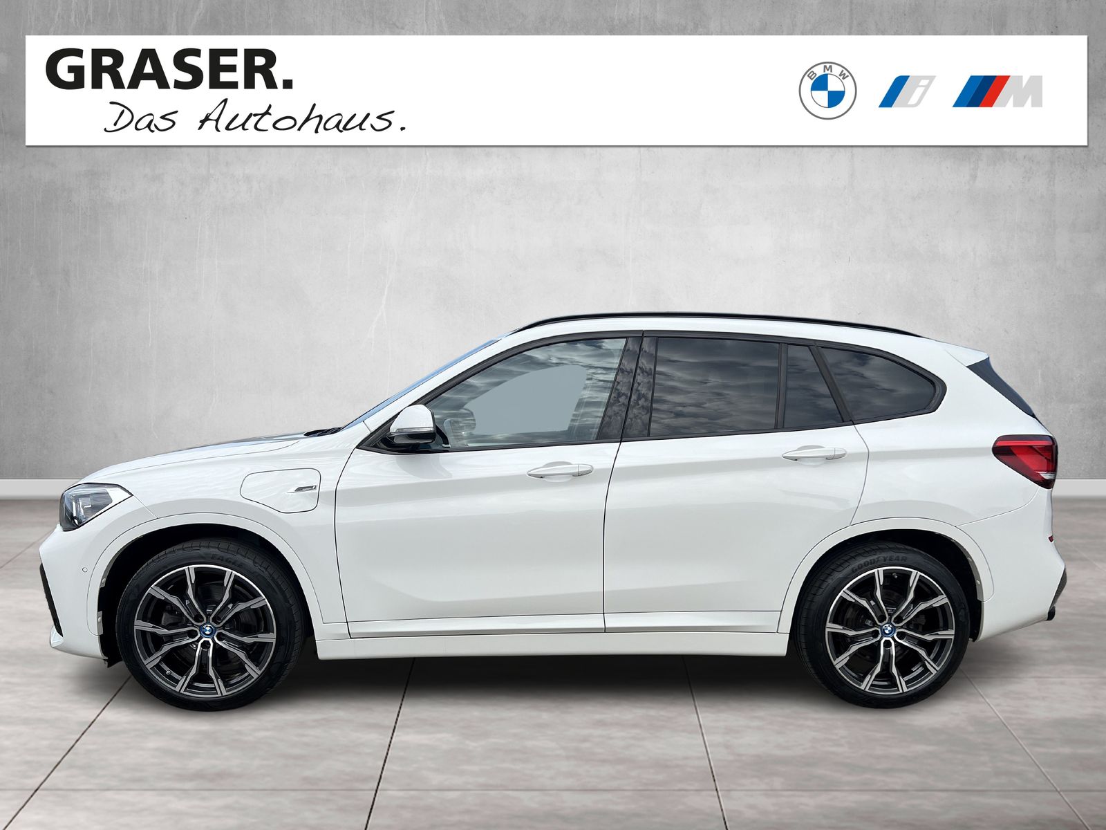 BMW X1 xDrive25e M Sportpaket - Samsaru's Car Outlet