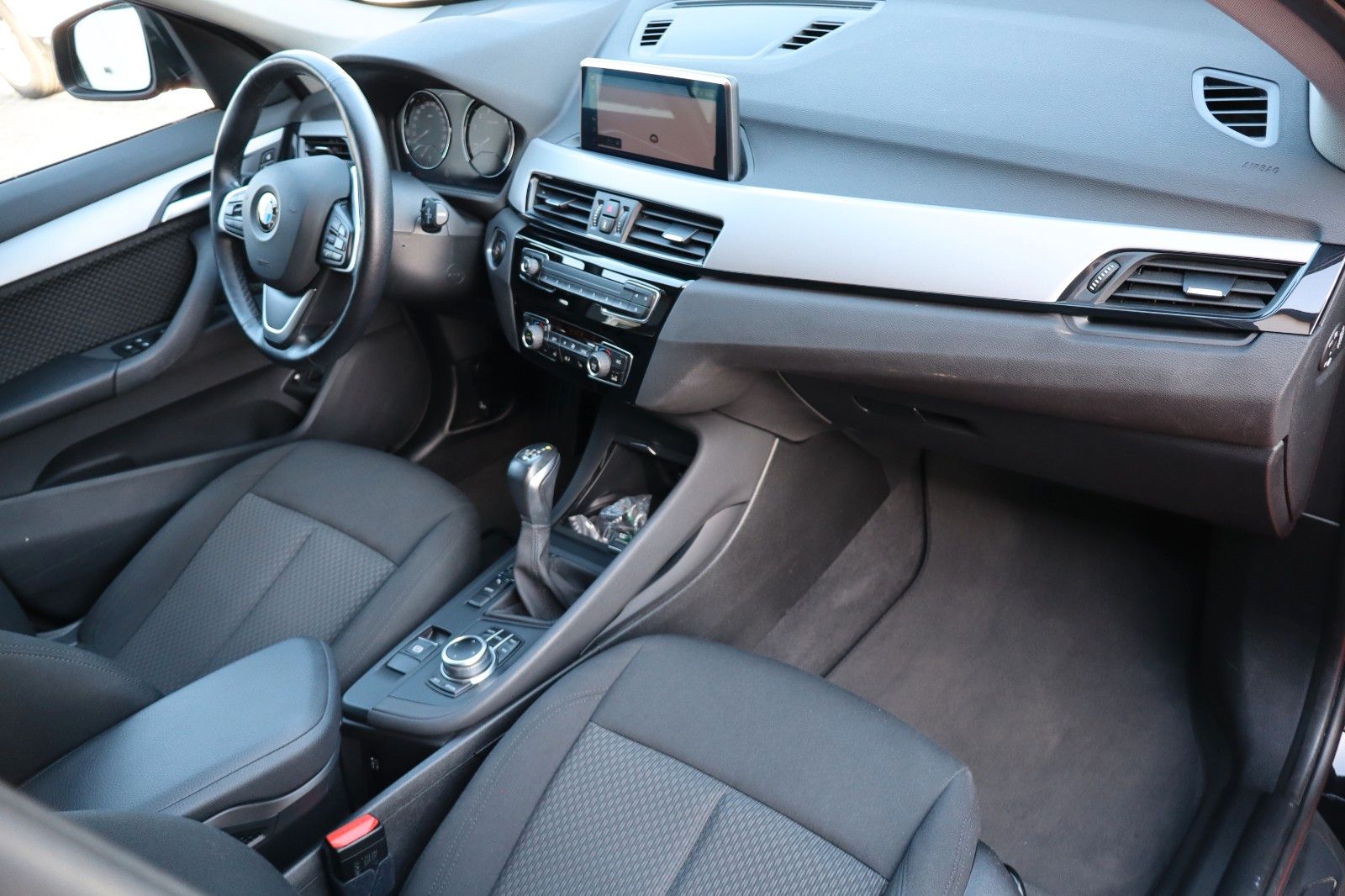 BMW X1 xDrive 25 e Advantage - Samsaru's Car Outlet