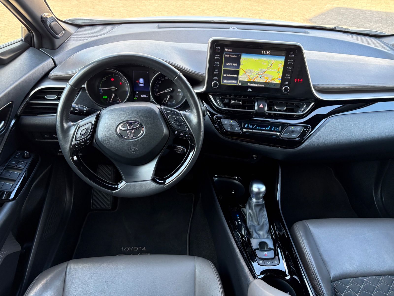 Toyota C-HR Hybrid Lounge - Samsaru's Car Outlet