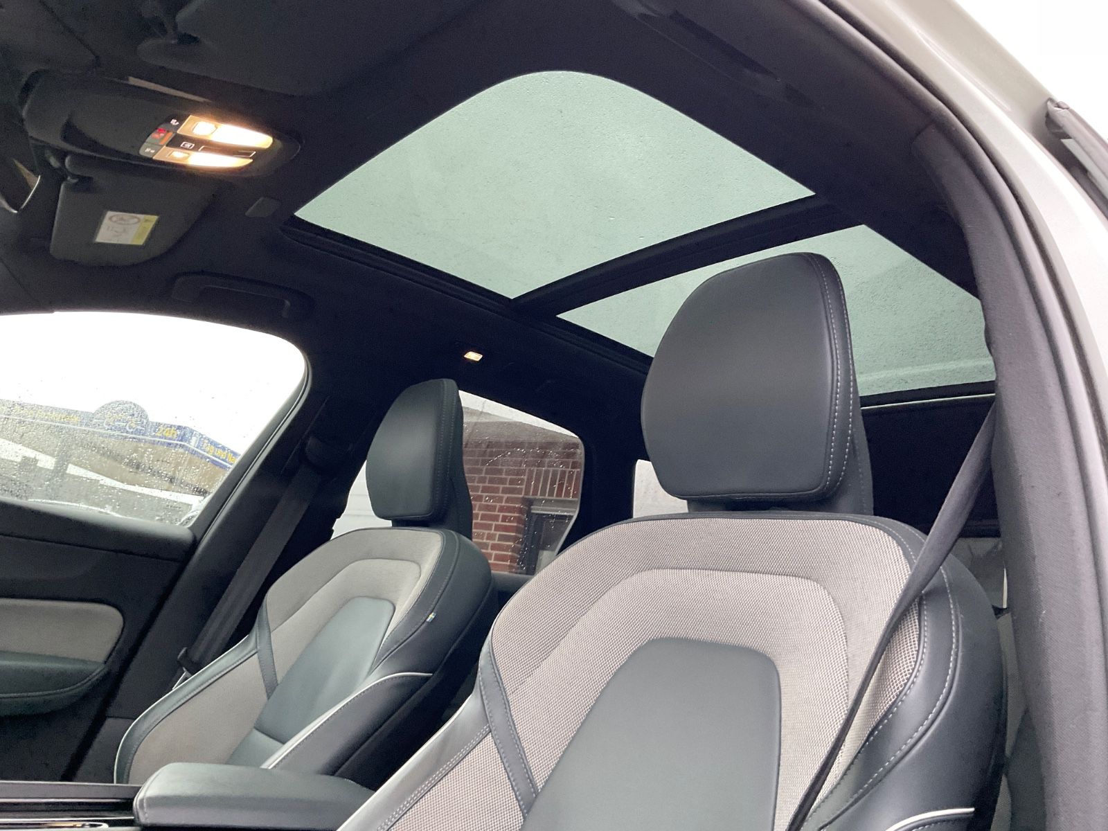 Volvo XC 60 XC60 R Design AWD,AHK,Kamera,Pano,LED