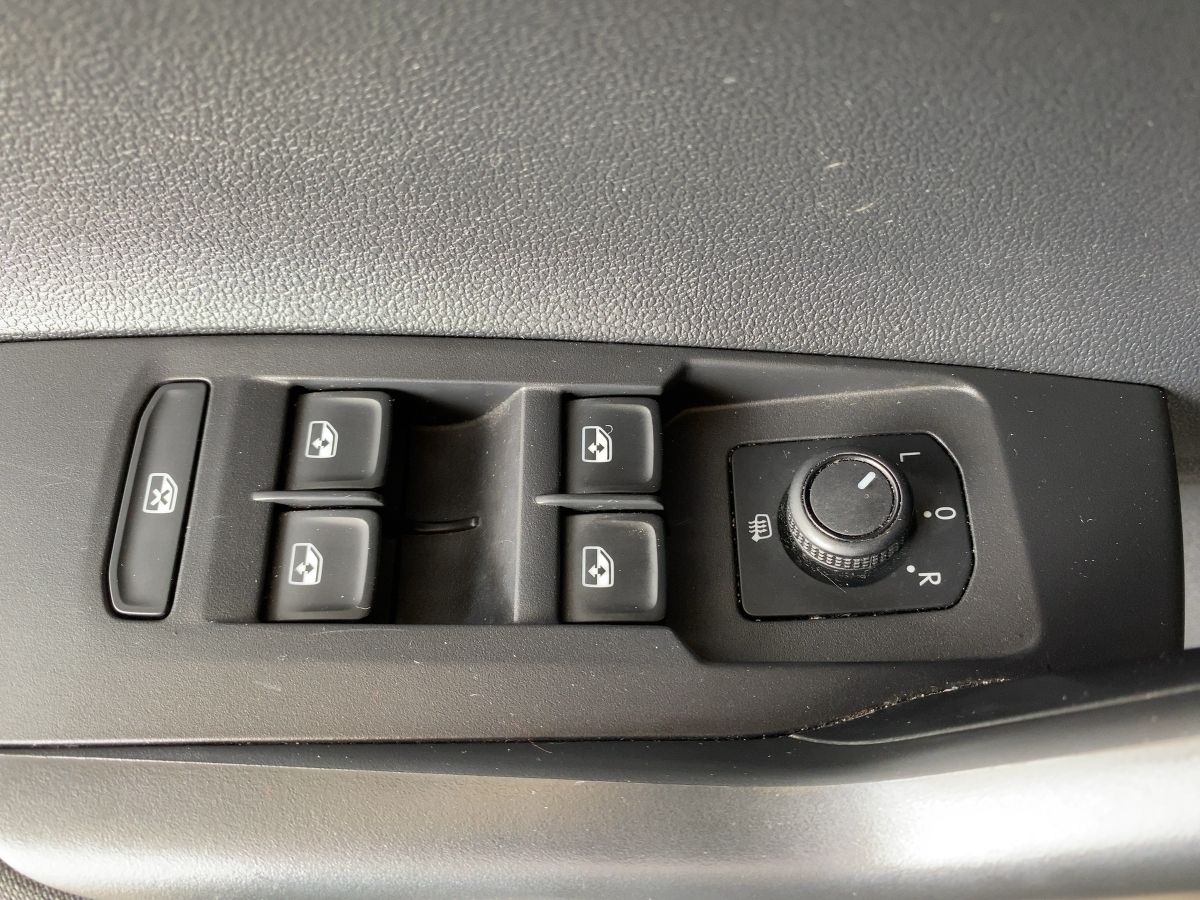 Volkswagen Polo VI Comfortline - Samsaru's Car Outlet