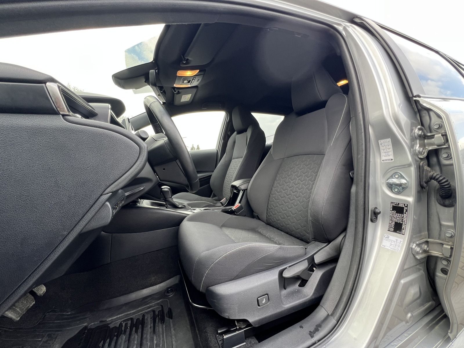Toyota Corolla Touring Hybrid - Samsaru's Car Outlet