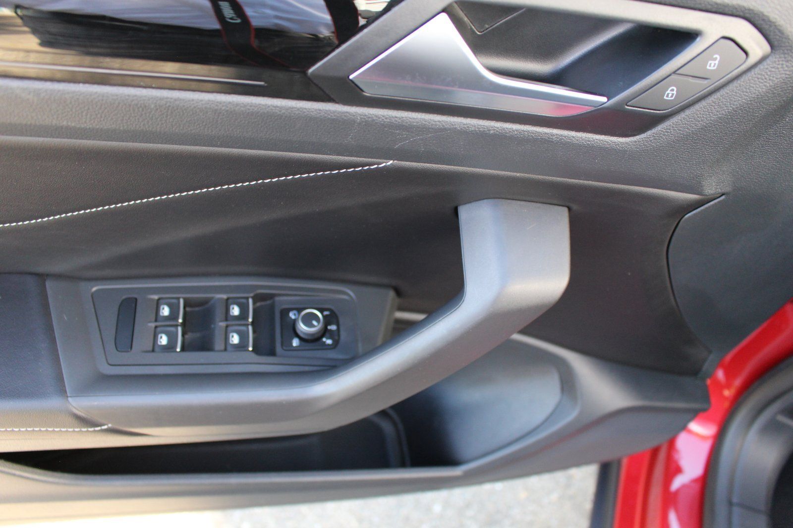 Volkswagen T-Roc 1.5 TSI DSG R-Line - Samsaru's Car Outlet