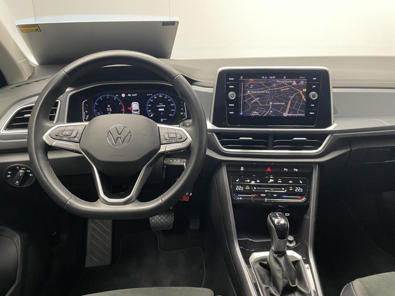 Volkswagen T-Roc 1.5 TSI DSG Style - Samsaru's Car Outlet