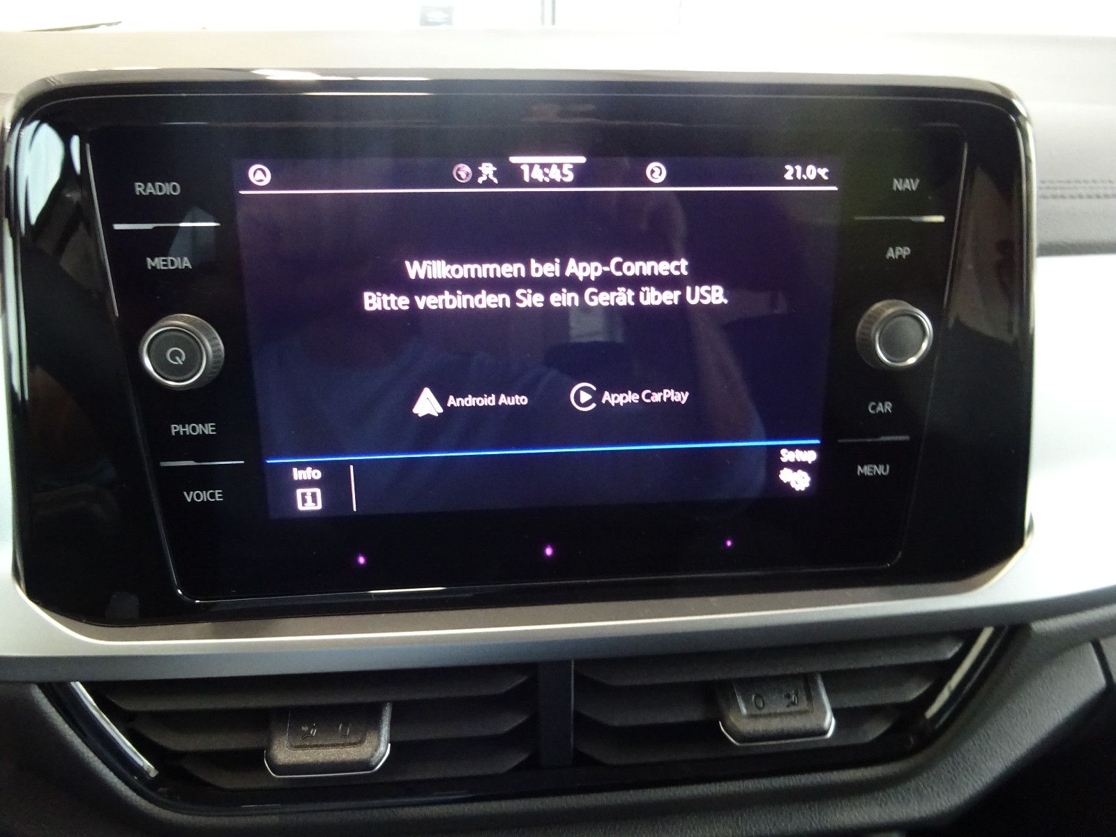 Volkswagen T-Roc 1.5 TSI DSG Life - Samsaru's Car Outlet