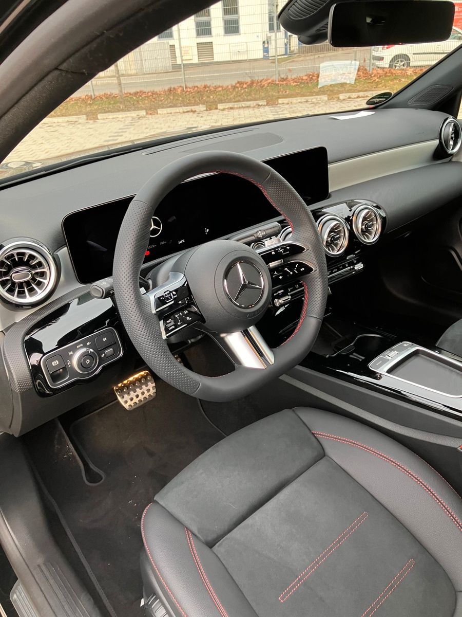 Mercedes-Benz A 250 e AMG LINE - Samsaru's Car Outlet