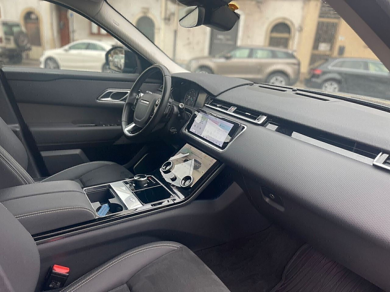 Range Rover Velar 2.0D - Samsaru's Car Outlet