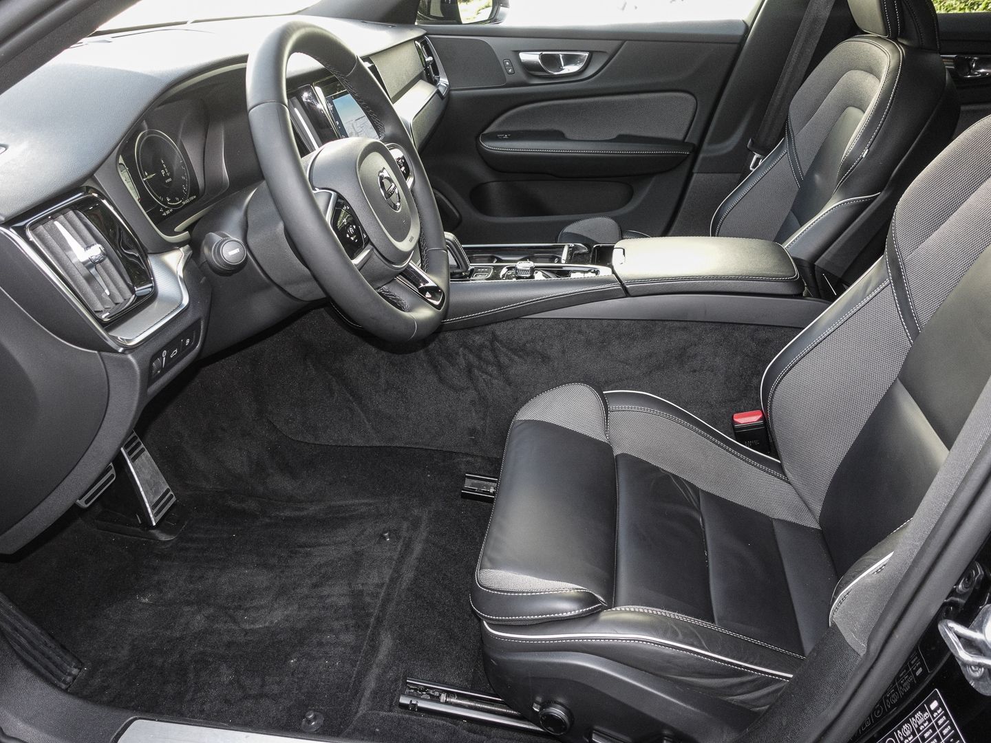 Volvo V60 R Design Recharge Plug-In Hybrid AWD AHK Nav