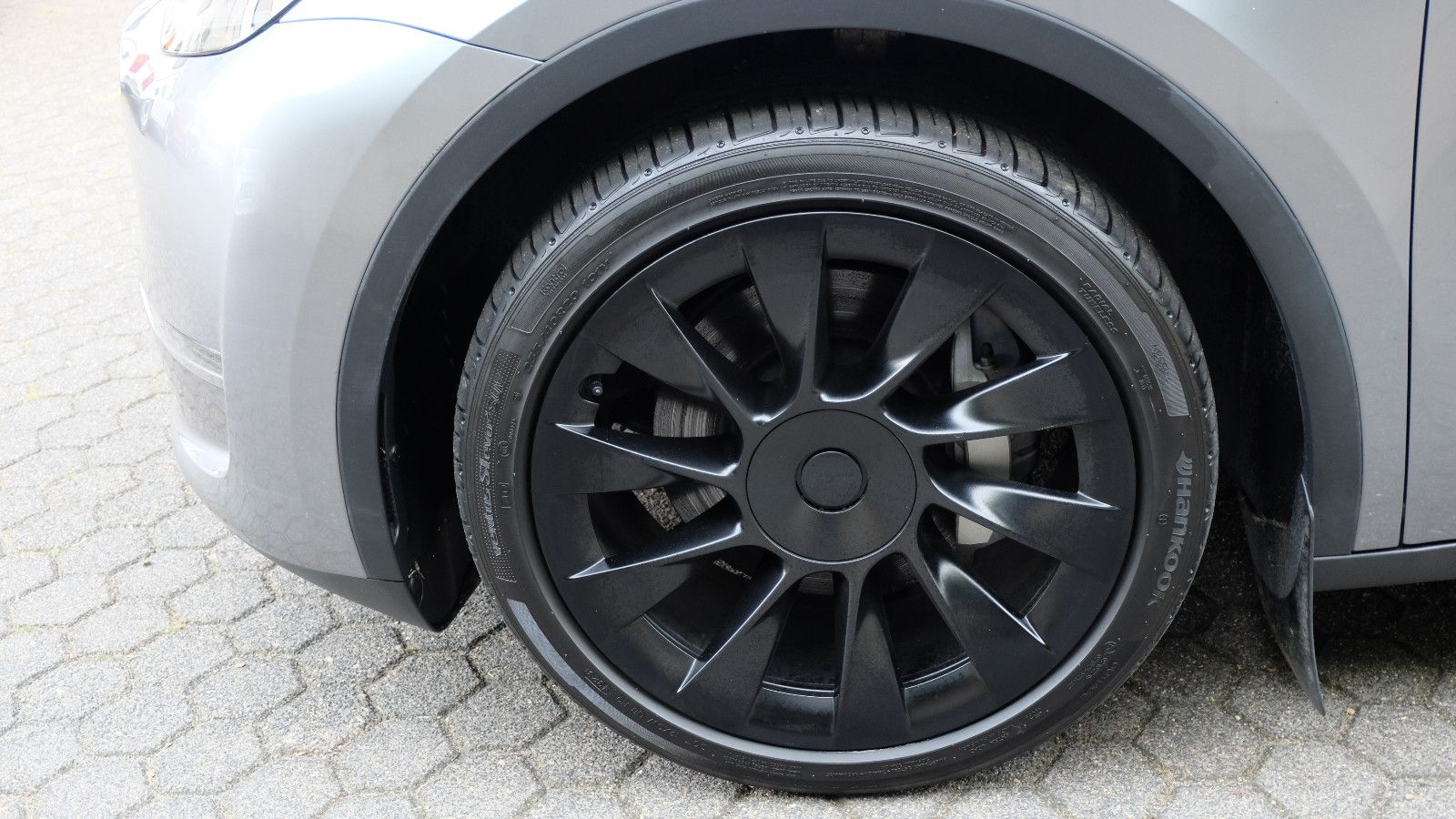 Tesla Model Y Long Range Dual AWD