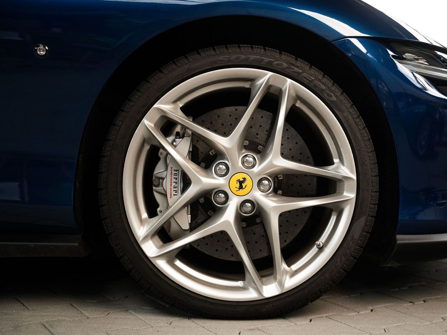 Ferrari Roma Matrix LED 20 Zoll JBL Approved