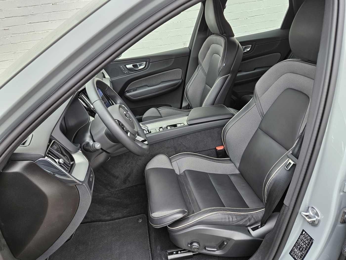 Volvo XC60 T6 AWD Plus Dark*AHK*ACC*Panorama*RFK*