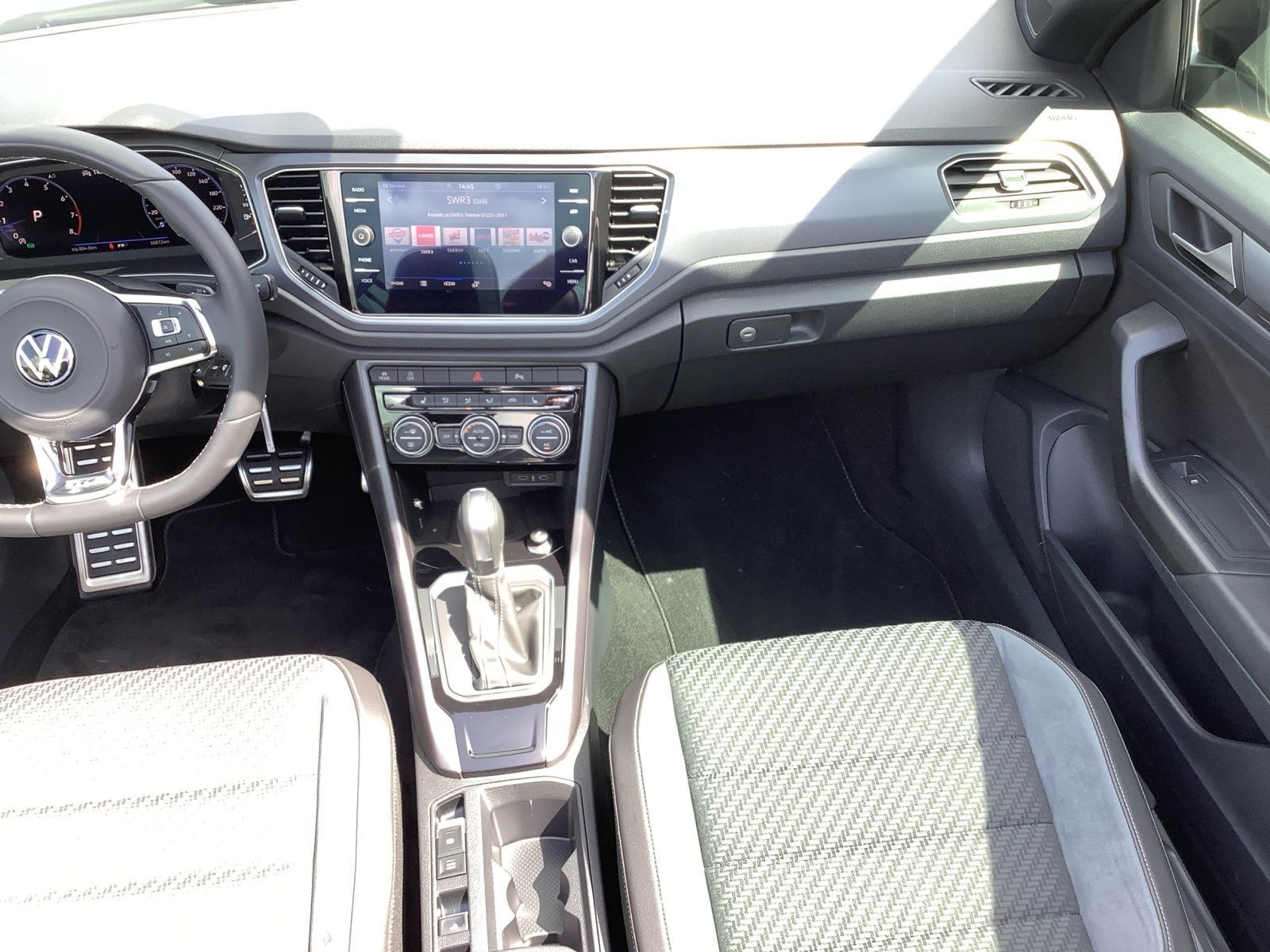 Volkswagen T-Roc R-Line - Samsaru's Car Outlet