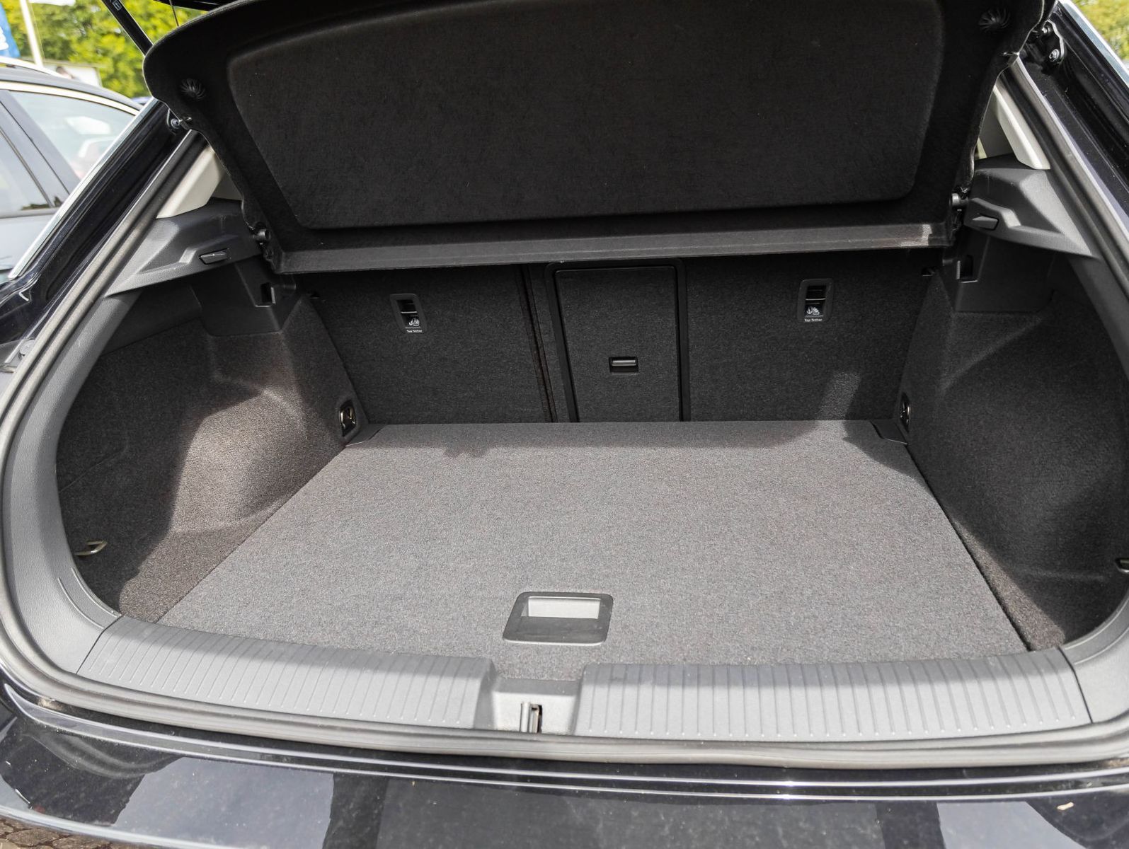 Volkswagen T-Roc 1.0TSI Life - Samsaru's Car Outlet