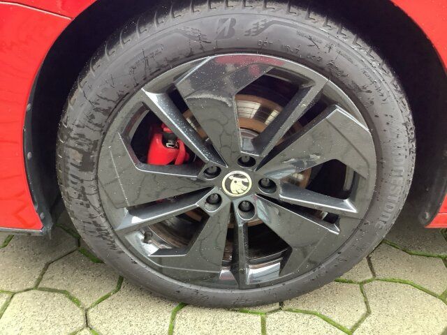 Skoda OCTAVIA COMBI TDI DSG RS - Samsaru's Car Outlet